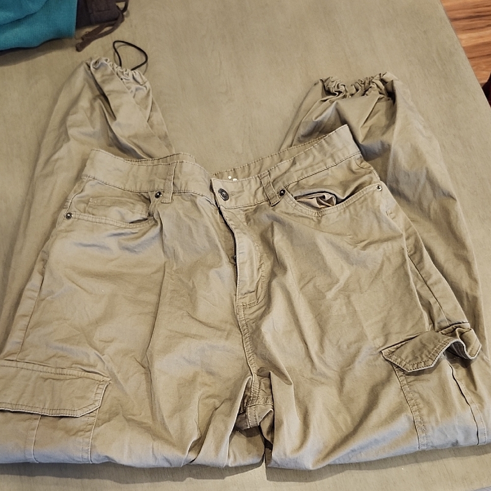 💙 Jeaniology -  LIKE NEW Khaki Cargo Pants